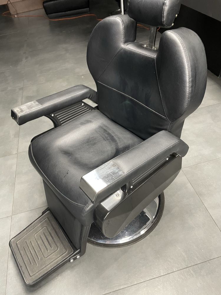 Fotel Barberski w dobrym stanie 5 sztuk dostępnych
