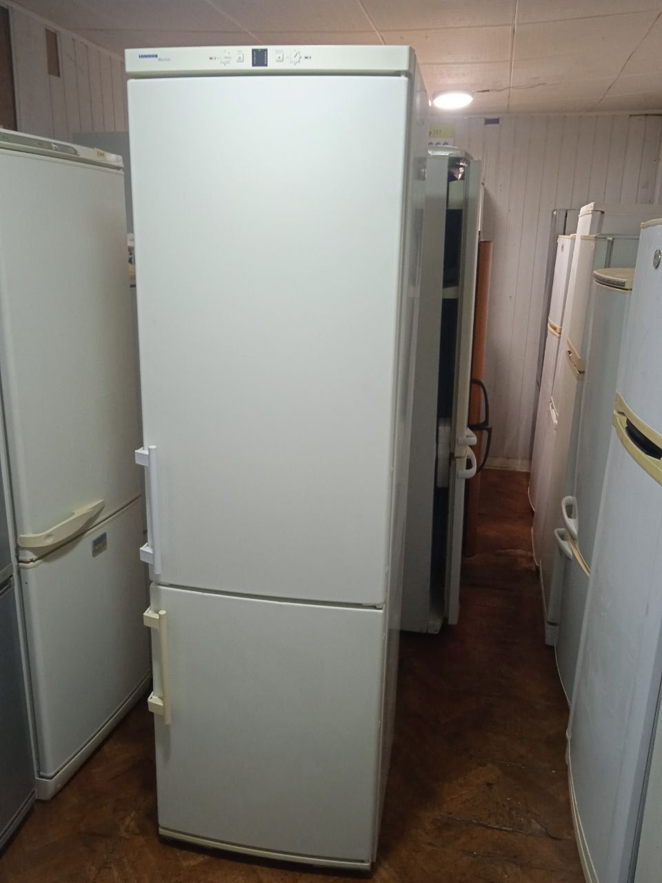 Холодильник LIEBHERR двухкамерный