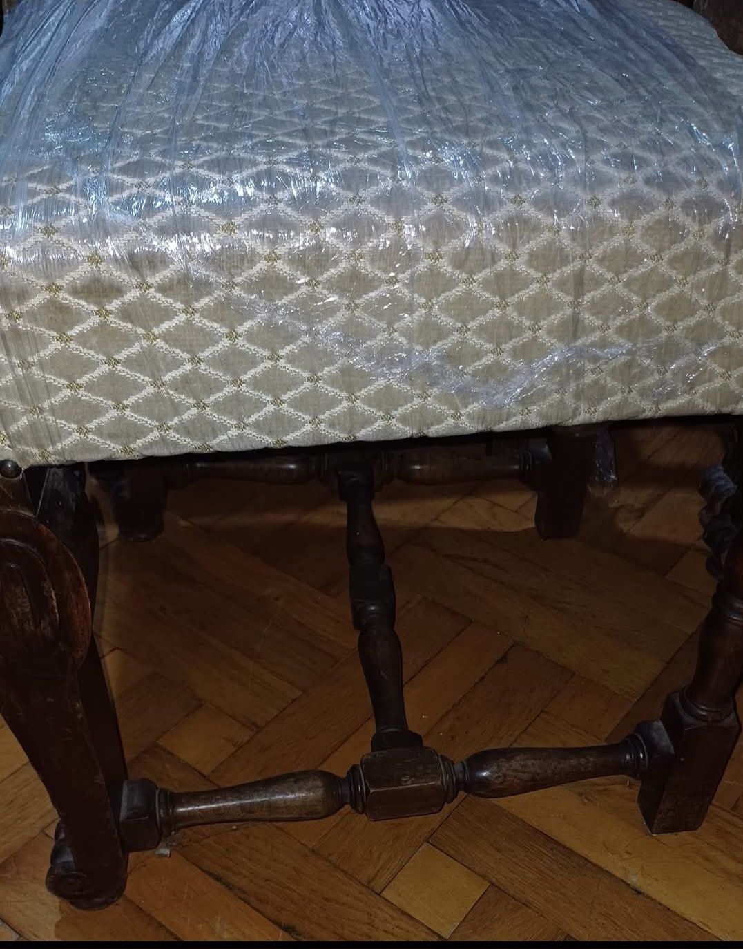 6 krzeseł i stół