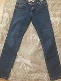 Синие джинсы zara