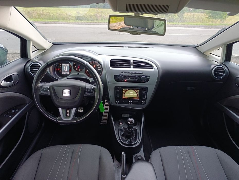Seat Leon 2012 rok lift ksenon nawigacja zamiana super stan