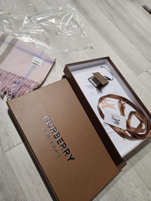 Piękny nowy szalik Burberry 100% kaszmiru wszystko  w zestawie