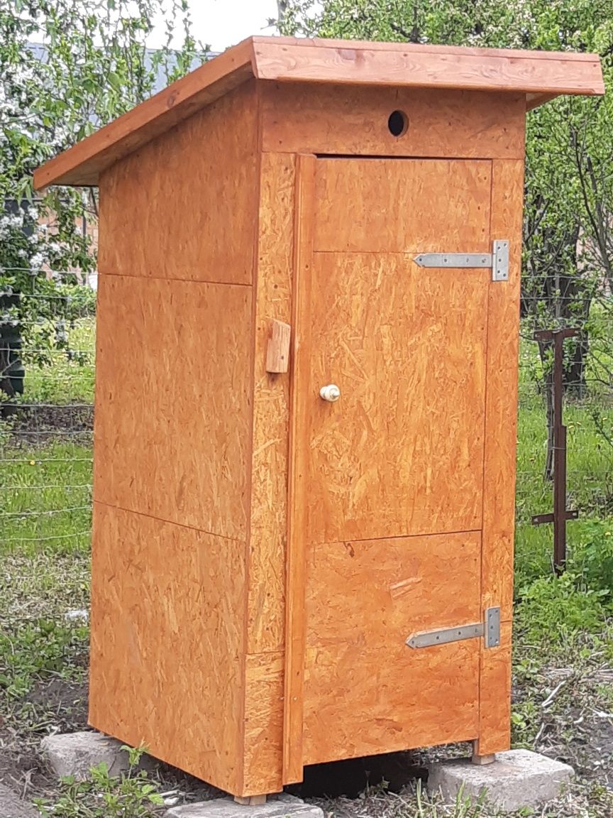 Szalet WC wychodek toaleta drewniana