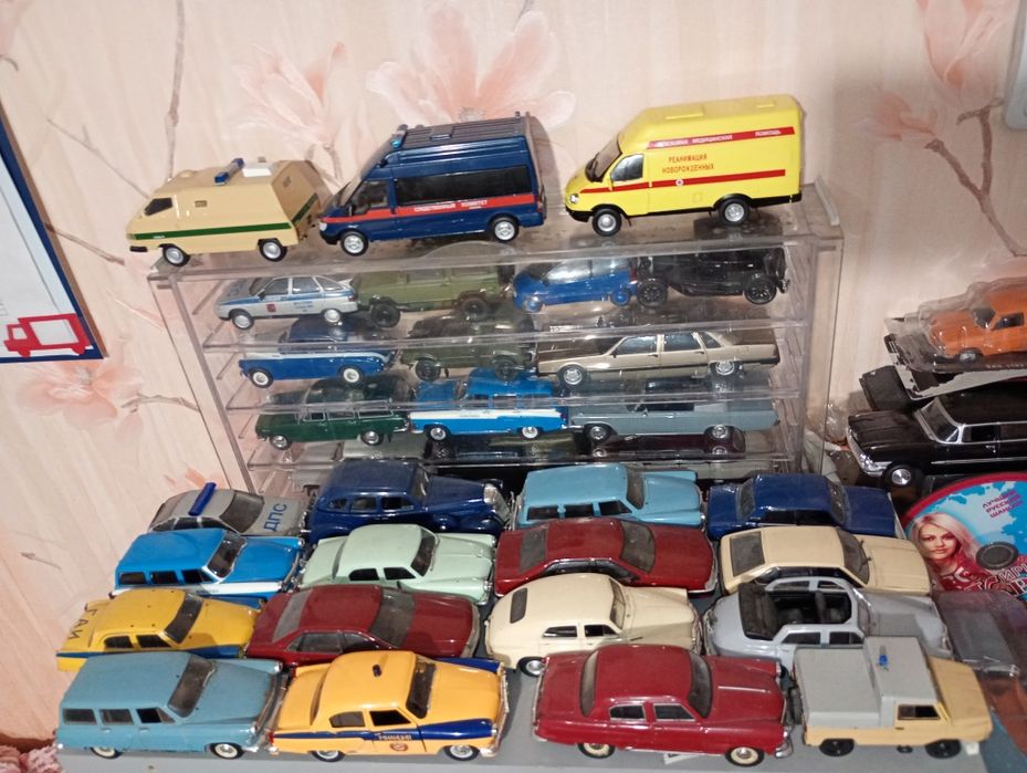 Масштабные модели автомобилей  1:43