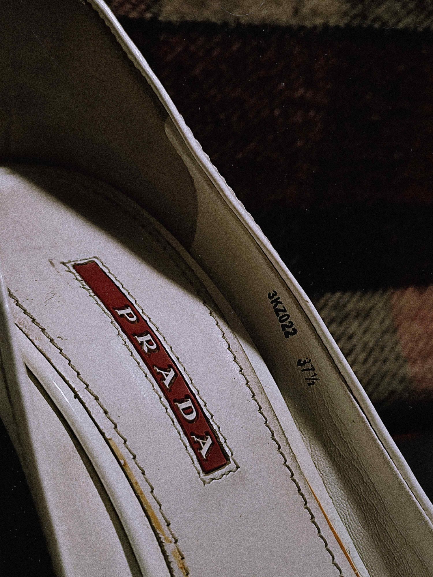 жіночі туфлі prada
