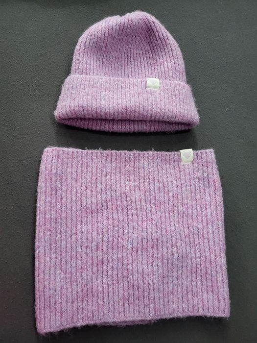 Śliczny komplet dla dziewczynki czapka i komin