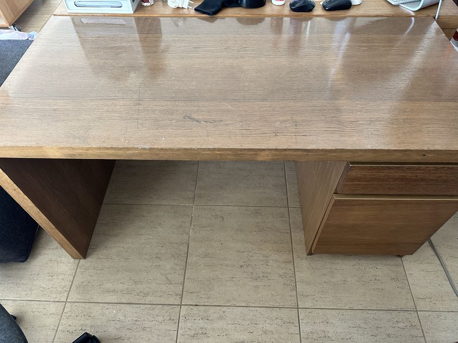 Secretaria castanha do ikea