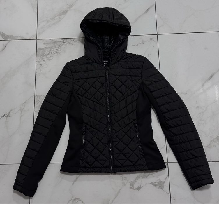 Жіноча куртка від Guess оригінал