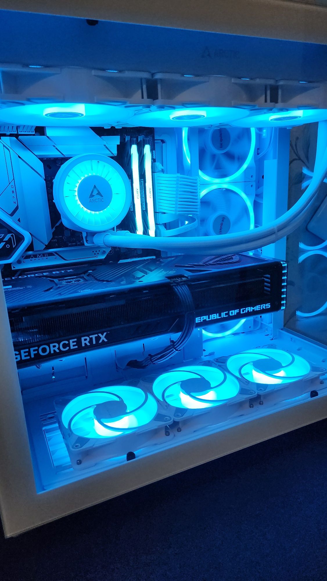 Игровой компьютер, asus rog strix 4080, 2 монитора,стол, клавиатура..
