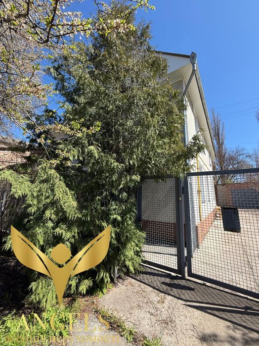 Центр міста: будівля на два входи 278м2 з окремим двором 8 сот