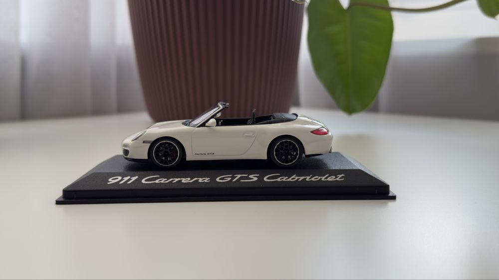 Porsche 911 Carrera GTS Cabriolet - Minichamps 1:43