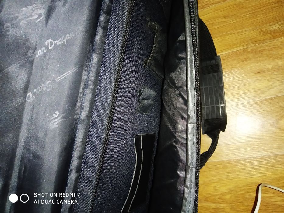 Сумка для ноутбука с рёбрами жёсткости.