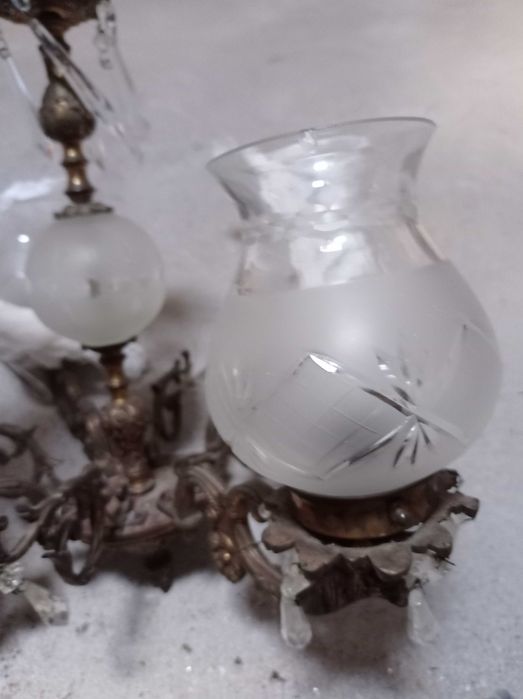 Candeeiro de teto e mesa de cabeceira vintage