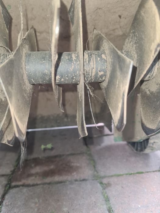 Wertykulator spalinowy