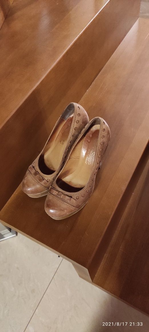 Buty na obcasie Szydłowski