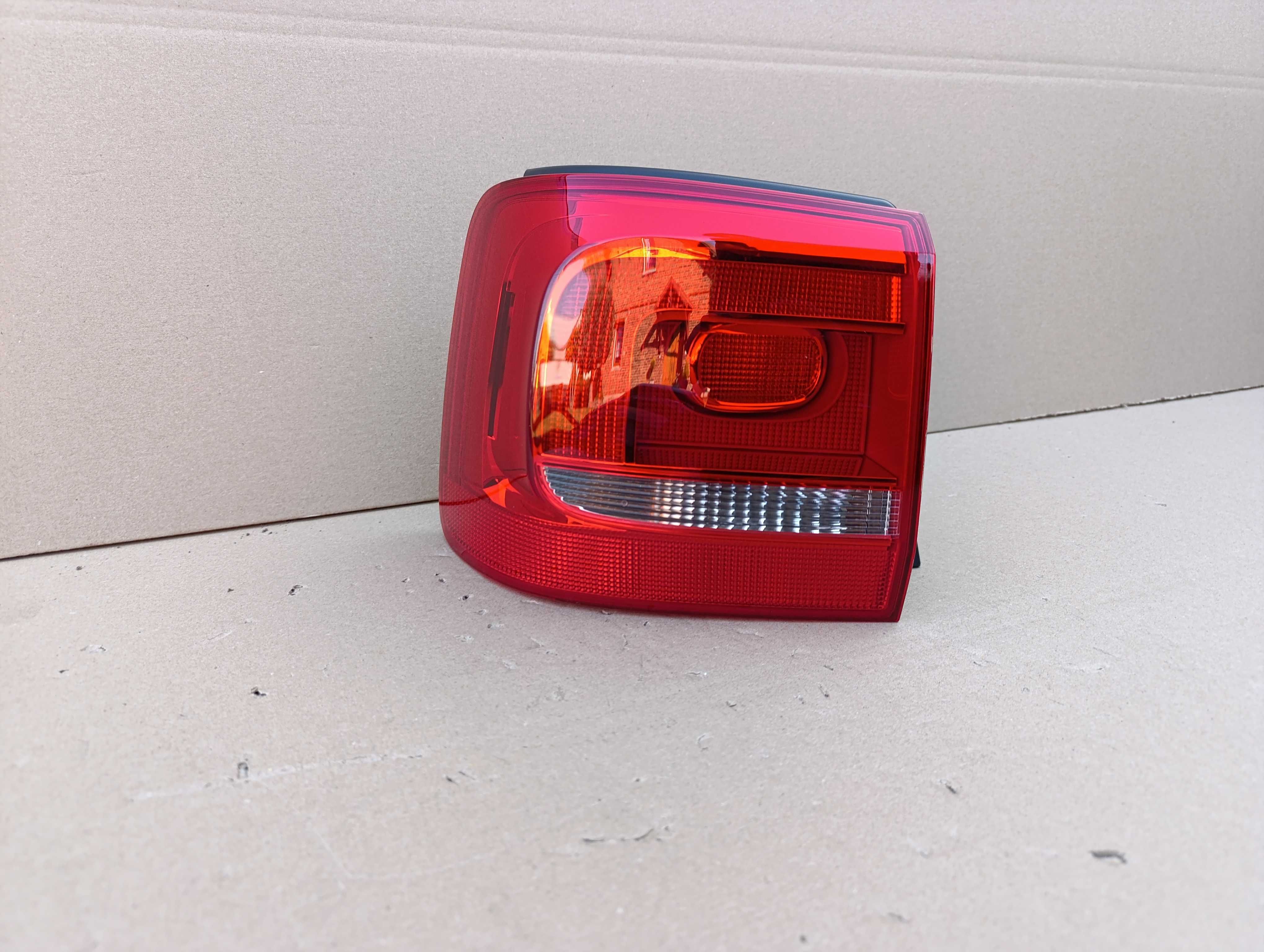VW Touran II 10-15 lampa lewa tył tylna w błotnik idealna 1T0.945.095R