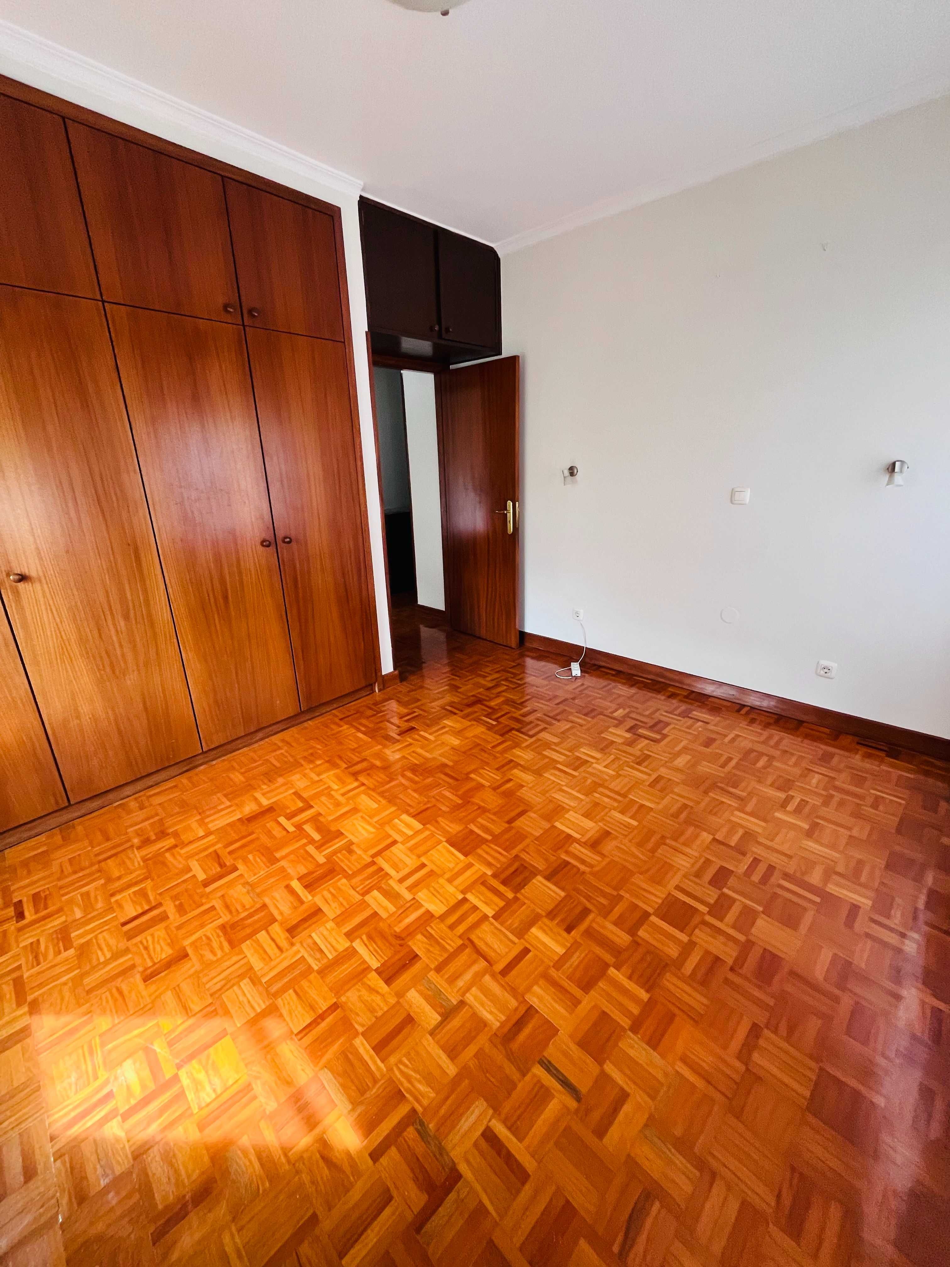 Quartos somente para meninas perto Metro Trindade