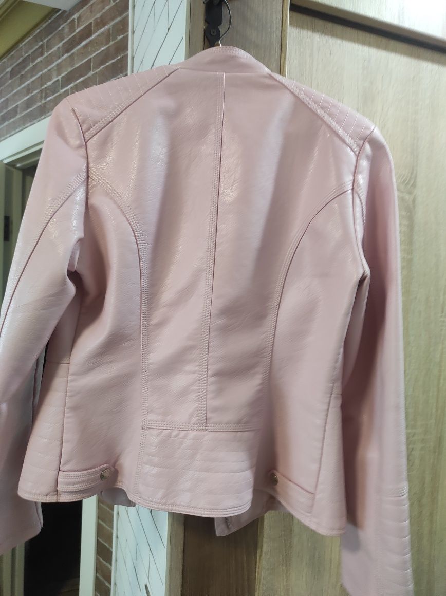 Куртка весенняя осенняя женская розовая из экокожи