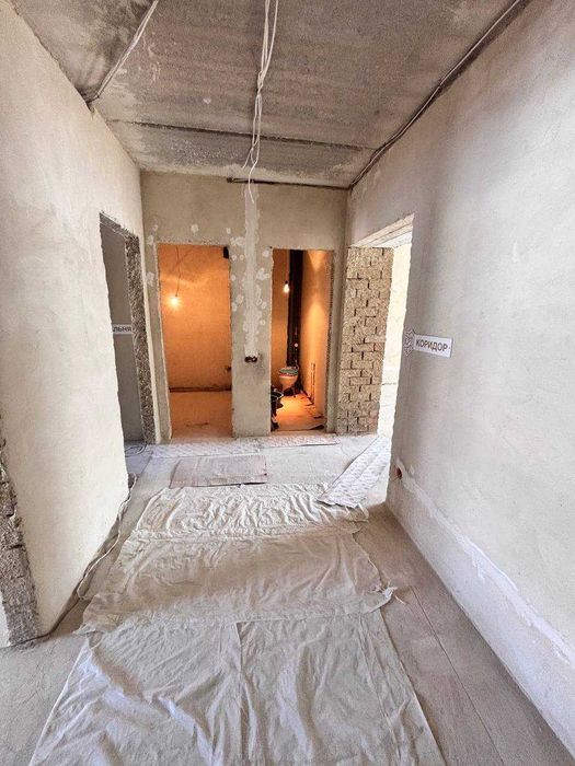 ПРОДАЖ Трикімнатна квартира з кухнею студією поруч парку