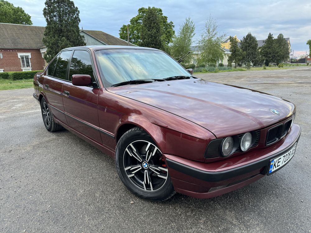 Продам BMW E34 520i