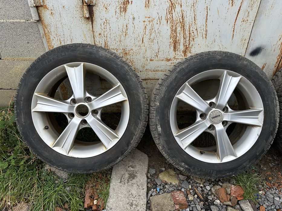 Диски 5/114.3/R16, з резиною 205/55 стояли Nissan leaf