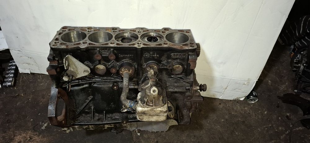 Блок циліндрів 2.5 тді т4 2.5 лт28 лт 35 2.5 двигун мотор двигатель