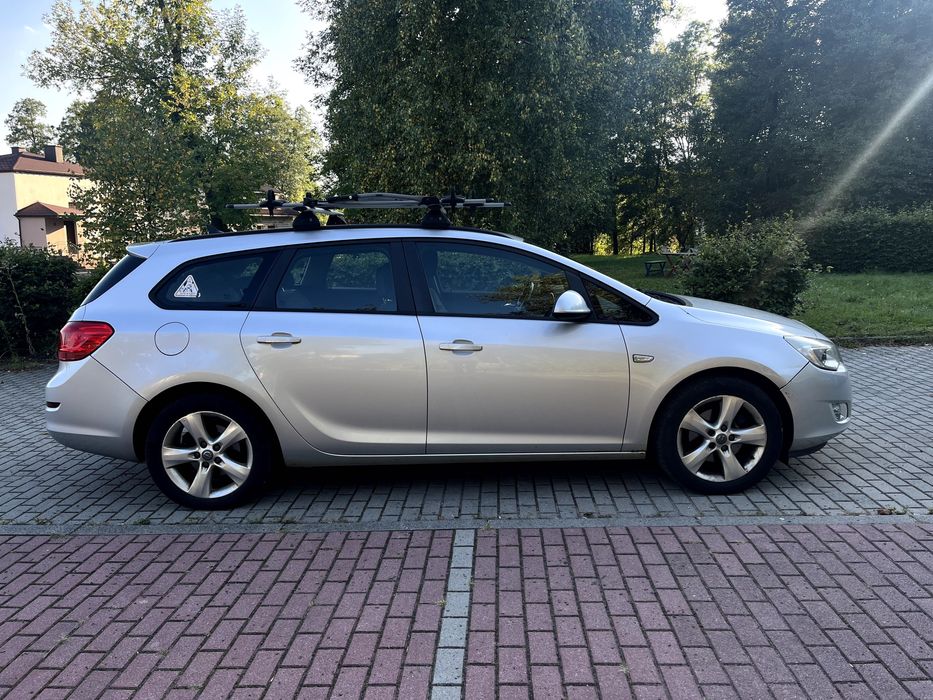 OPEL ASTRA J 2010 rok