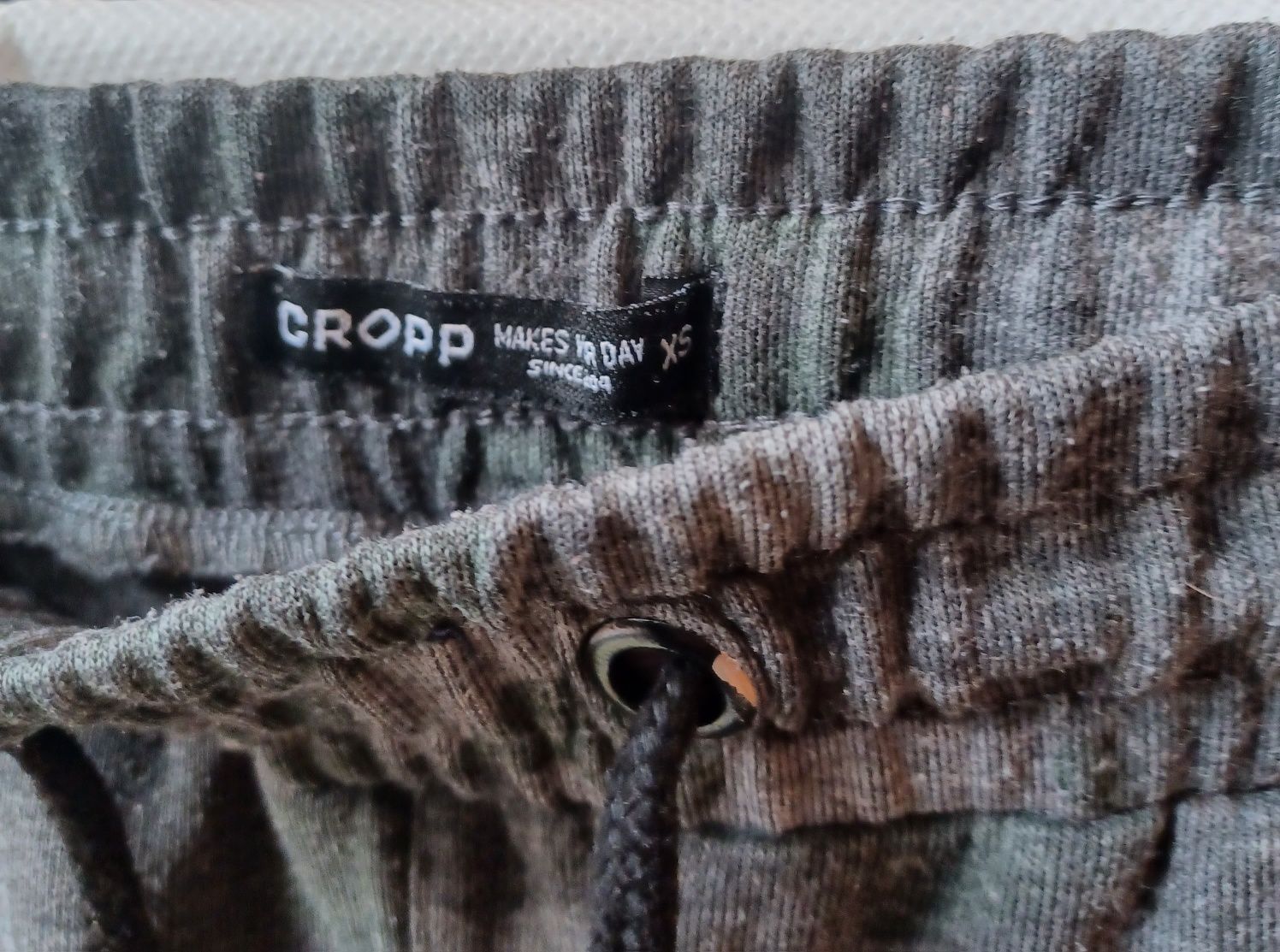 Super dresy spodnie dresowe Cropp moro khaki zielone szare XS S 34 36