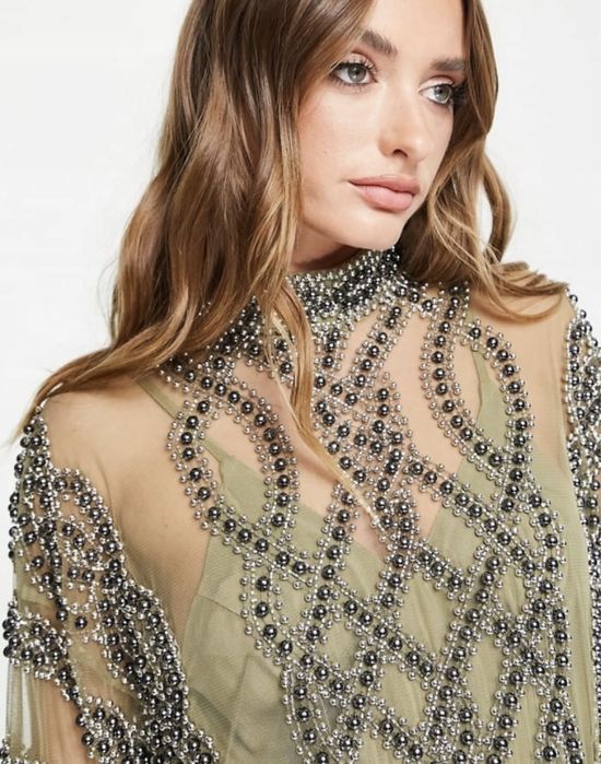 Mocno bogata sukienka efekt WOW