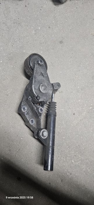 Napinacz paska osprzętu 1.9 tdi golf bora a3 8l octavia leon toledo