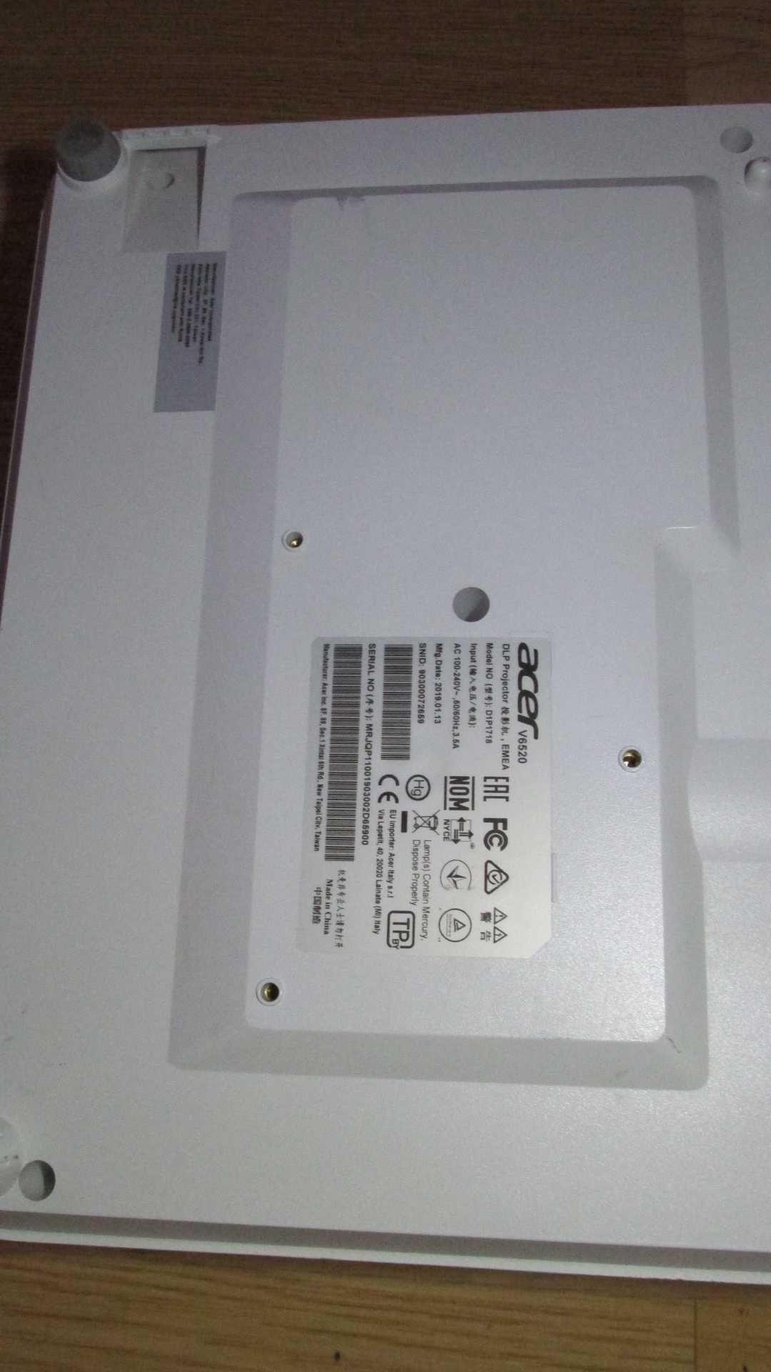 Projektor Acer V6520 uruchamia się