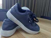 Buty  firmy  Xti