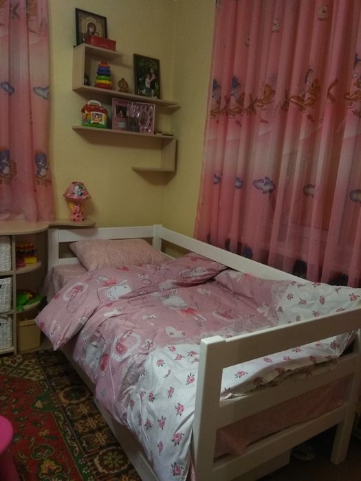 Продам дерев'яне ліжко біле якісне, з шухлядами