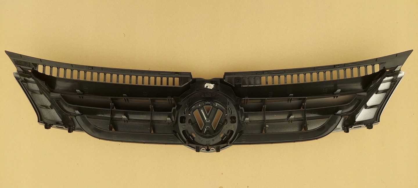 Atrapa Grill VW Golf 5 V Plus lak: LA7W