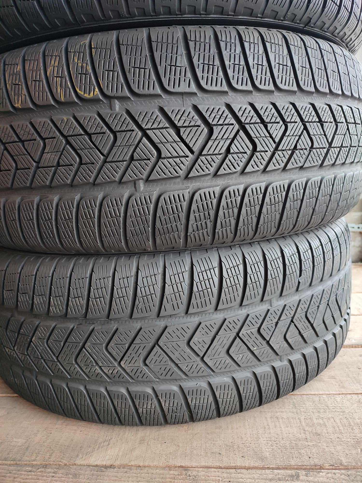 Шини зимові 255/60 R18 Pirelli Scorpion Winter