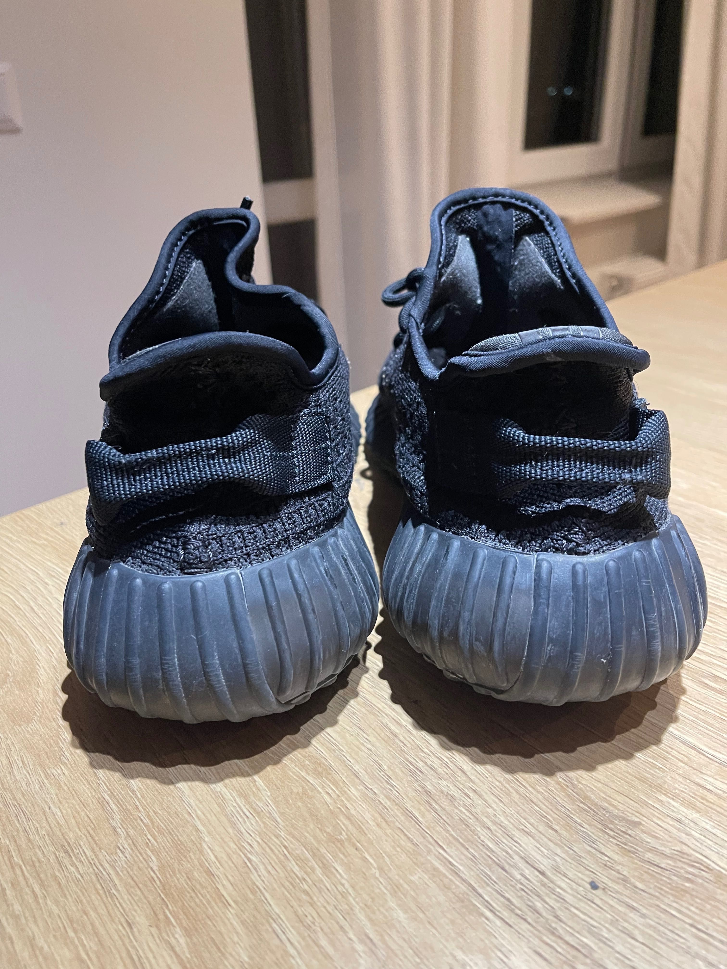 adidas Yeezy boost 350 v2 onyx 42 2/3 black white carbon belug