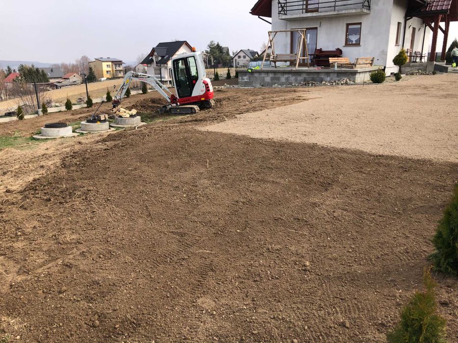 USŁUGI MINIKOPARKA Roboty ziemne Równanie Wykopy Utwardzanie podjazdu