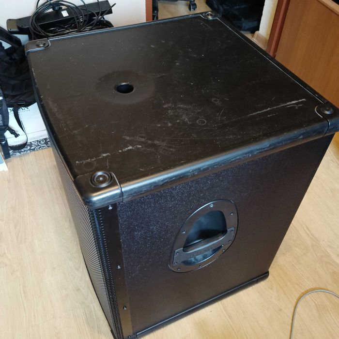 Subwoofer aktywny BEHRINGER EUROLIVE B1800XP