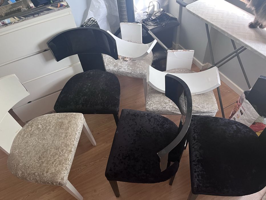 5 cadeiras de veludo- por colar