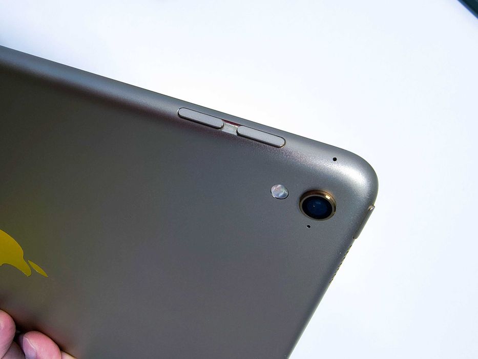 Apple iPad PRO 2016 A1673 32GB, Wi-Fi, 9.7" + чехол айпад про