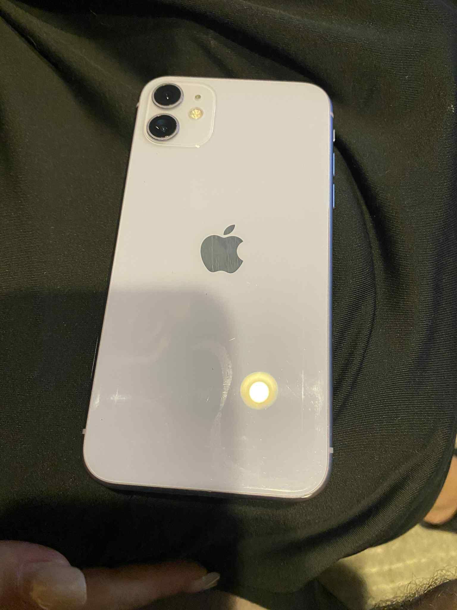 iPhone 11 64gb em bom estado