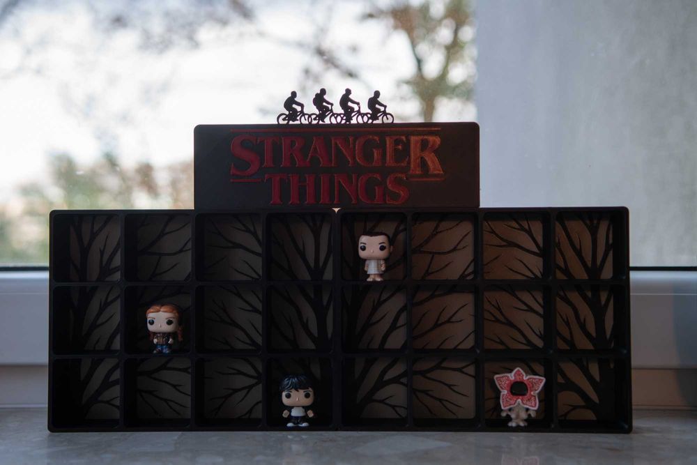 Półka na figurki Kinder Joy – Stranger Things