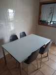 Mesa com Tampo de vidro e 4 cadeiras
