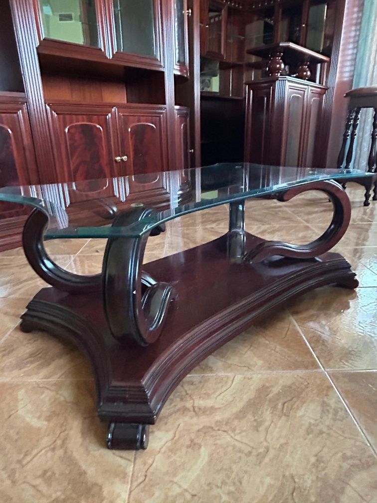 Móvel de sala com cristaleira e bar (mesa e banco)