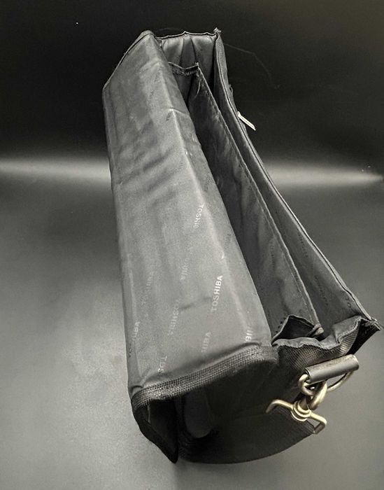 Oryginalna torba do laptopa „Toshiba” używana