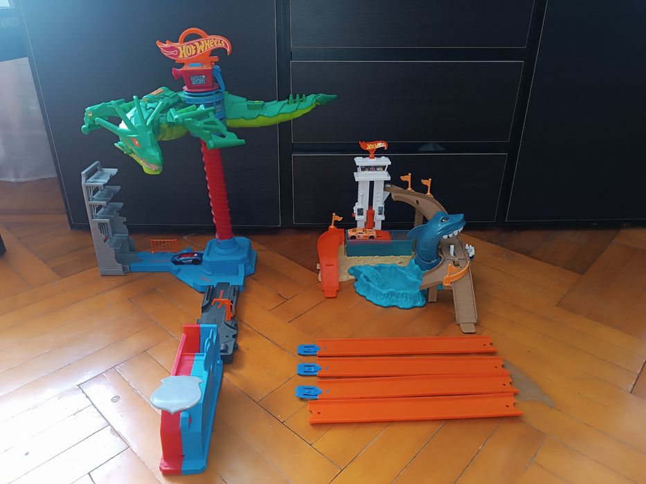 Трек Hot Wheels повітряна атака дракона Полювання на акулу