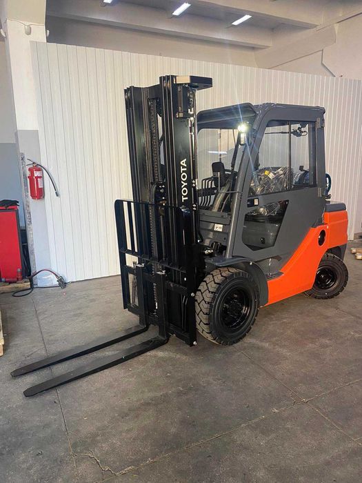 Toyota 32-8FGF30 FSV4700/ Новый/ Газ/Бензновый двигатель