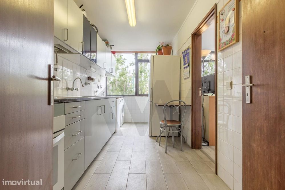 Apartamento T3 - em Monte Abraão - Espaço e Versatilidade, Luz Natural