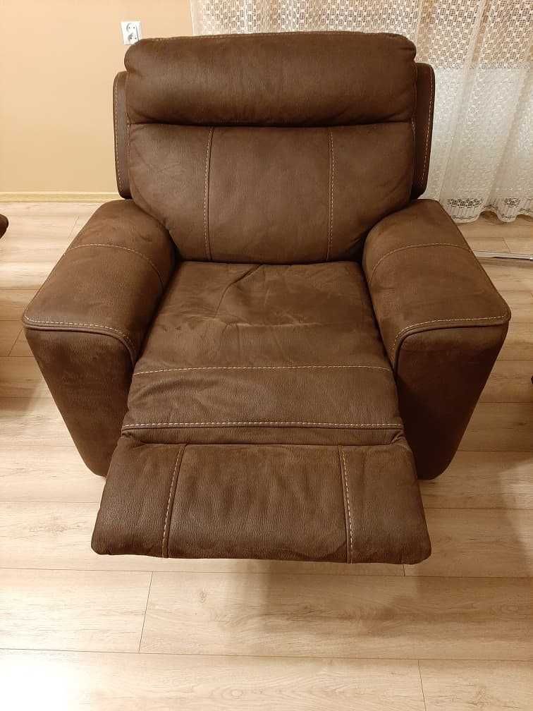 Sprzedam komplet mebli- kanapa i 2 fotele