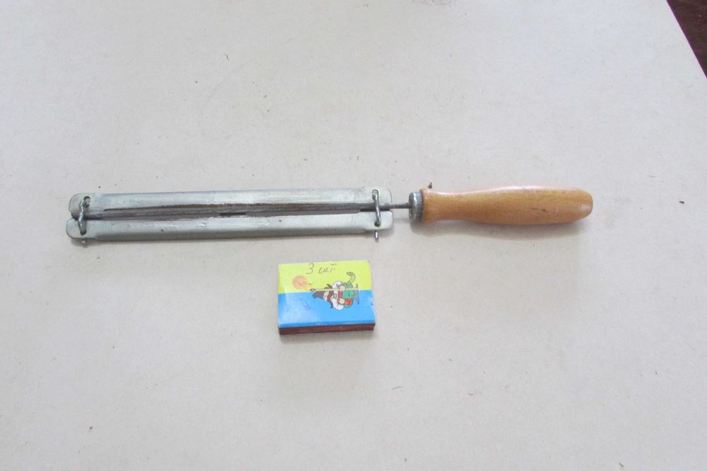 Приспосіблення для гостріння ланцюгових пил.